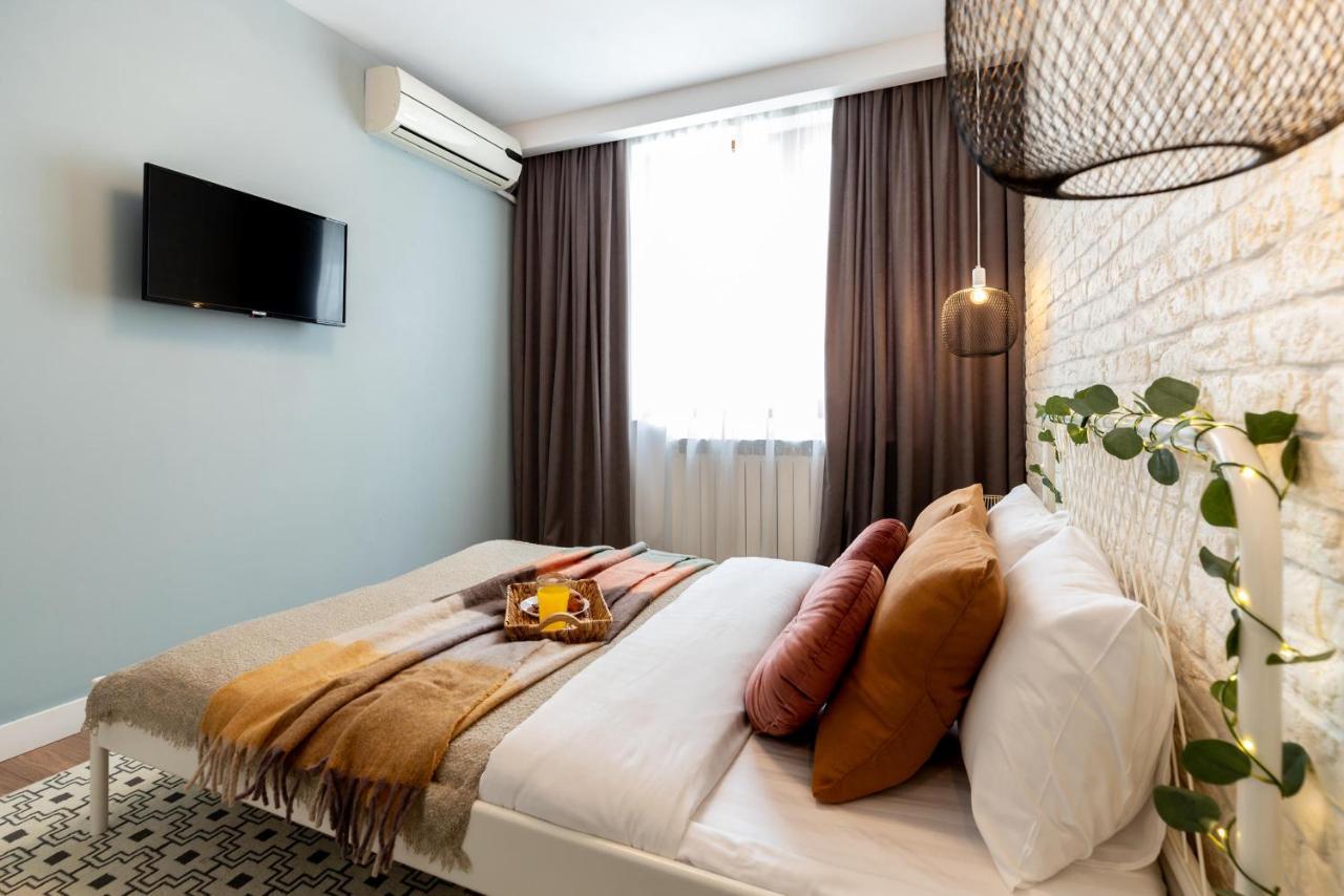 Downtown Retreat: Spacious 2-Br By Unirii Square Bukurešť Exteriér fotografie