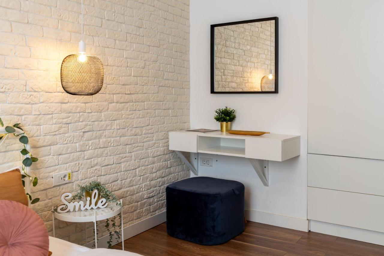 Downtown Retreat: Spacious 2-Br By Unirii Square Bukurešť Exteriér fotografie