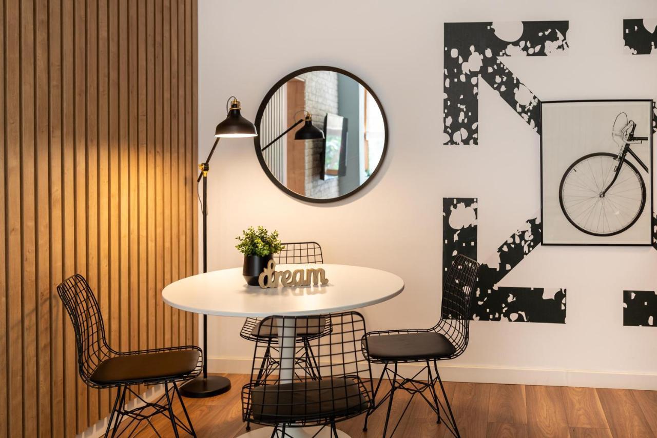 Downtown Retreat: Spacious 2-Br By Unirii Square Bukurešť Exteriér fotografie
